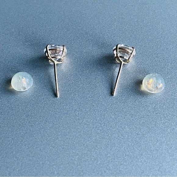 14k Gold White Shiny Zircon Classic 6mm 1.68tcw Solitaire Stud Earrings - Picture 6 of 7